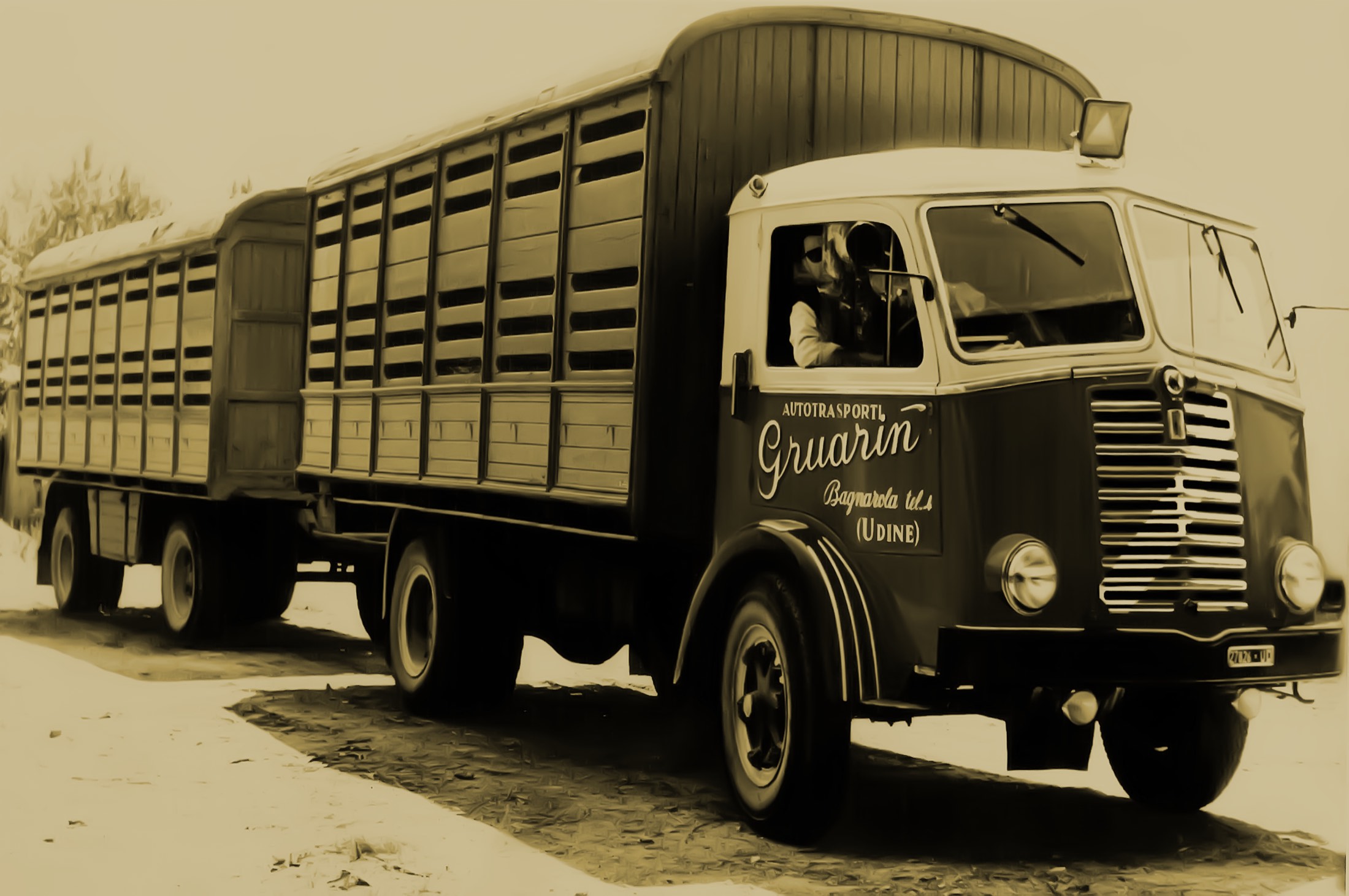 Camion storico Gruarin con rimorchio, fotografia d’epoca